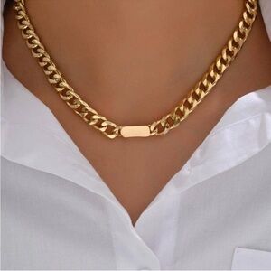 Gold link necklace